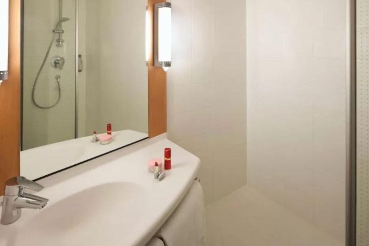Ibis Barcelona Santa Coloma Hotel Santa Coloma de Gramanet Екстериор снимка