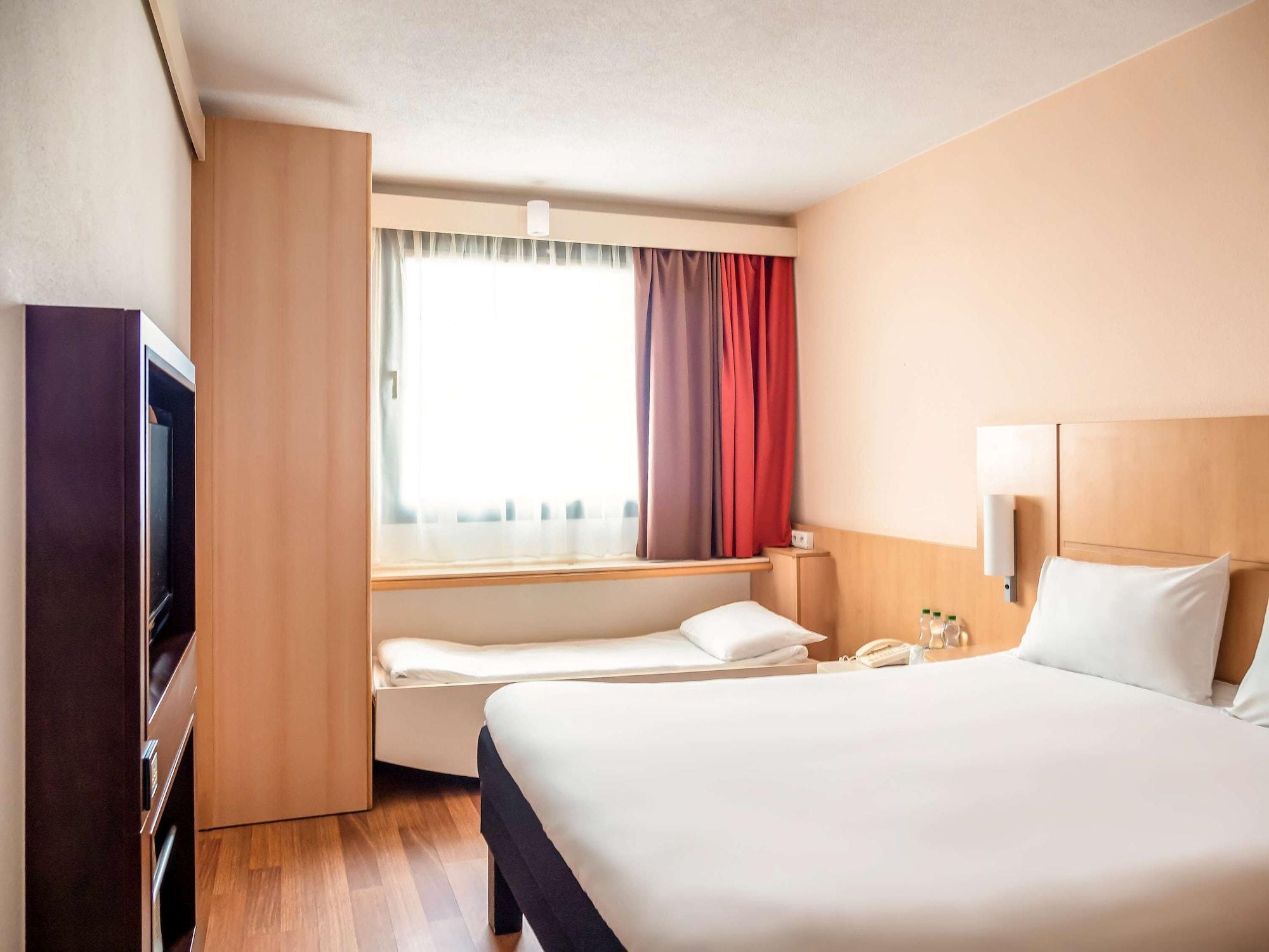 Ibis Barcelona Santa Coloma Hotel Santa Coloma de Gramanet Екстериор снимка