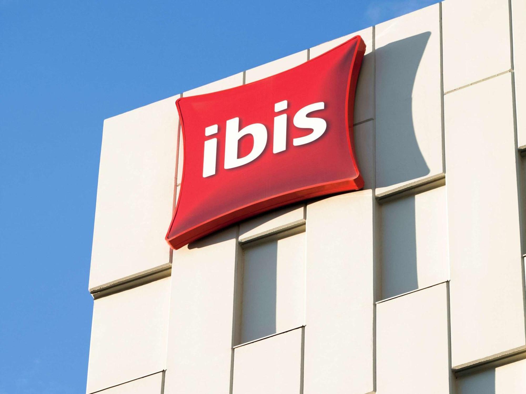 Ibis Barcelona Santa Coloma Hotel Santa Coloma de Gramanet Екстериор снимка