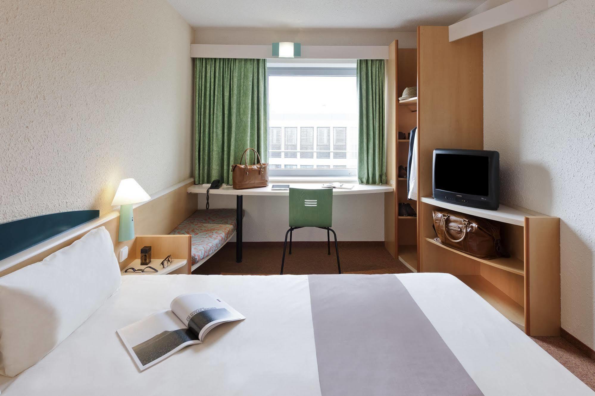 Ibis Barcelona Santa Coloma Hotel Santa Coloma de Gramanet Екстериор снимка