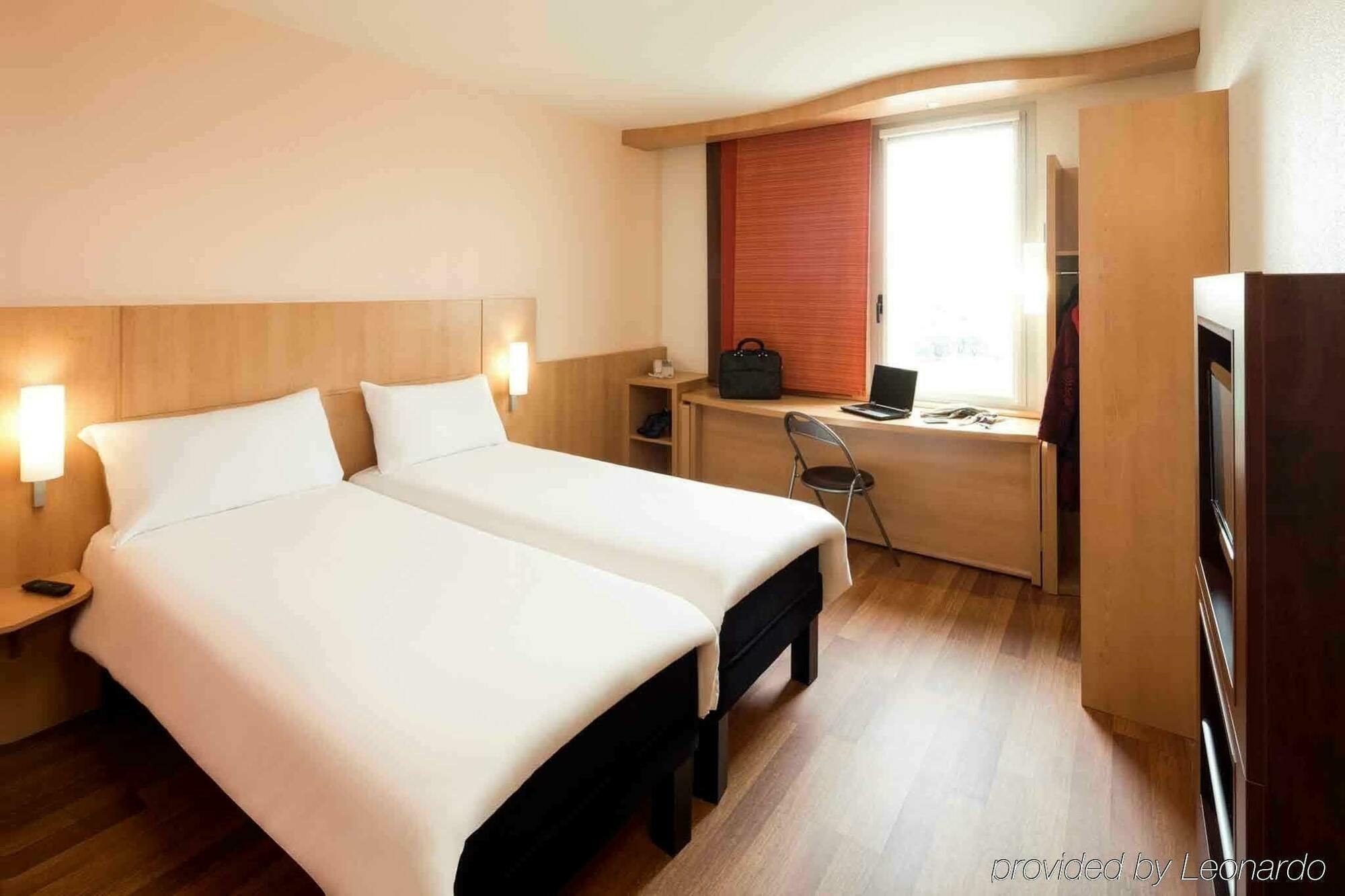 Ibis Barcelona Santa Coloma Hotel Santa Coloma de Gramanet Екстериор снимка
